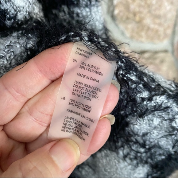 ⭐️HOST PICK!⭐️Cozy black and white waterfall cardigan sweater - Picture 6 of 6